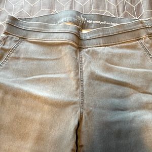 New York and Company High-waist pull-on jeans size large in grey